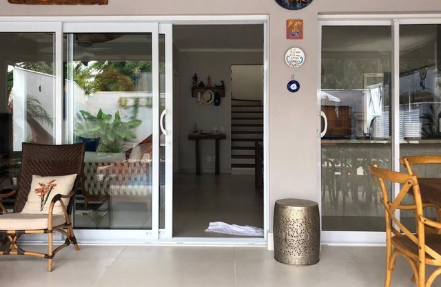 Casa a 300 metros de la playa, con zona de barbacoa, piscina y sauna.
