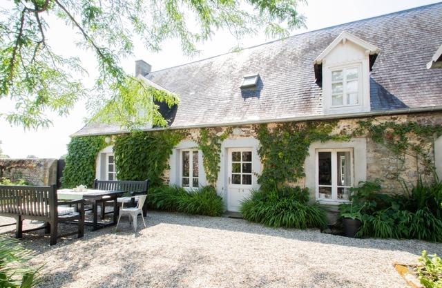 House 5 minutes from the sea and views of the coast at Regnéville-sur-mer