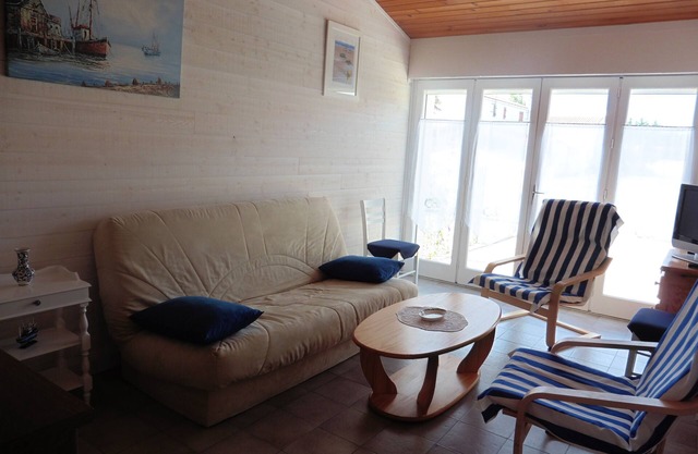House 5 minutes from the beach and shops