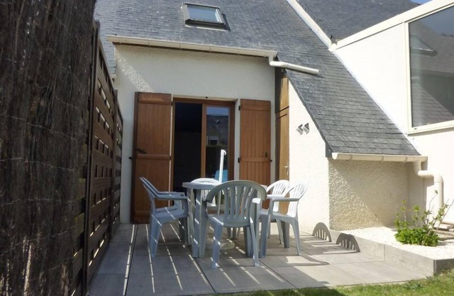 House 5 people. prox. beaches, shops, swimming pool and tennisHouse 5 people. prox. beaches,...