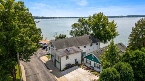 House and BoatHouse