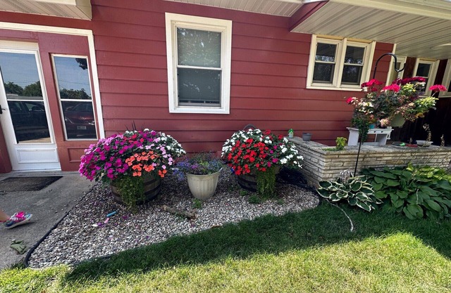 House Available for EAA. Perfect for those with children or dogs.