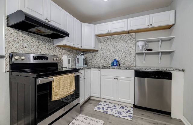 House B Atlanta Zoo Private Parking Fully Fenced Side Yard 1Bedroom 1Bathroom