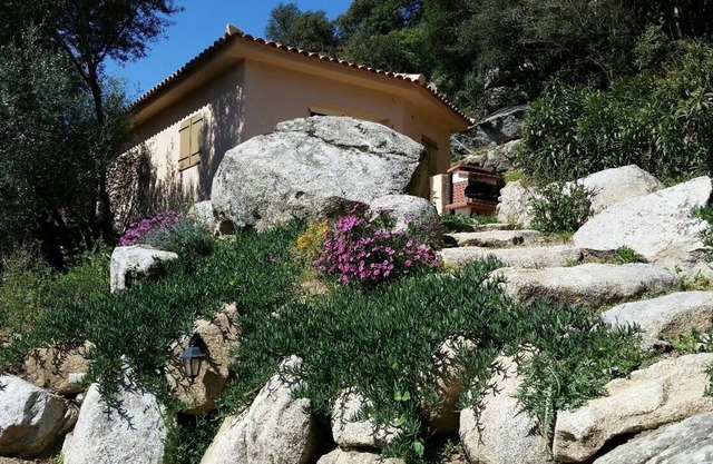 Casa entre las rocas magnífica vista de las montañas - Cerca de Figari