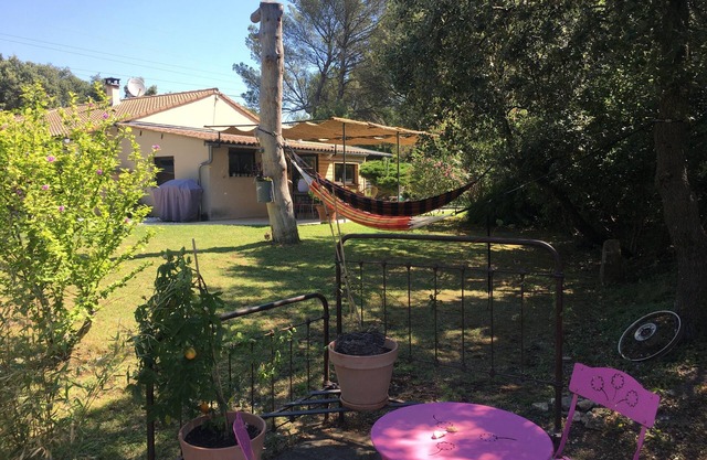 Casa Gard con piscina "entre viñedos y matorrales"