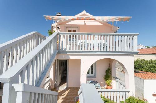 House Blue Island