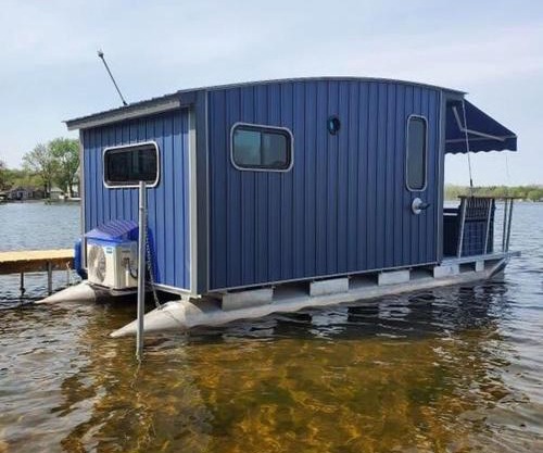 House boat on Fife Lake