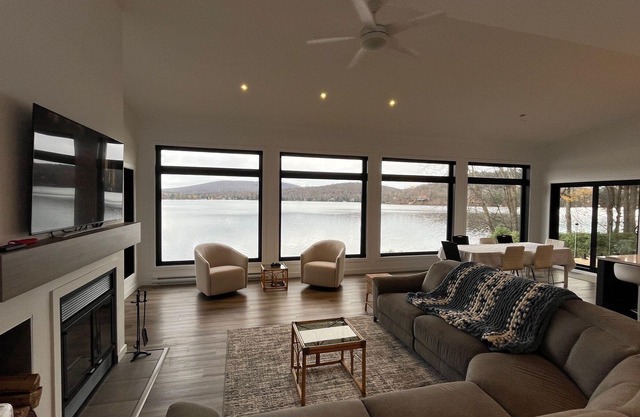 House by the lake 45 minutes from Quebec City!