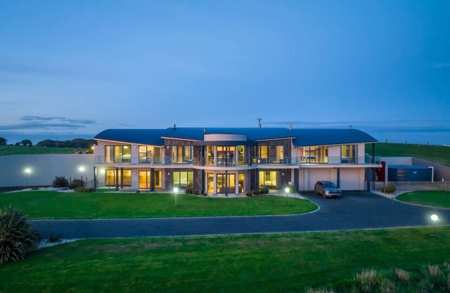 House by the Sea Luxury Accommodation Warrnambool