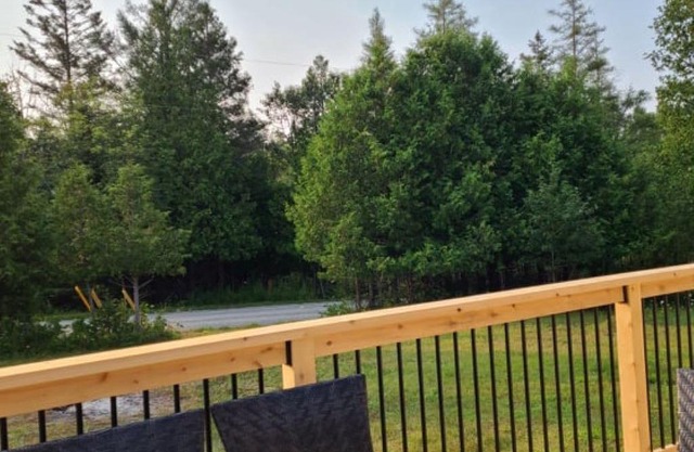 House/Cottage Rental on Quiet dead end road (housekeeping)