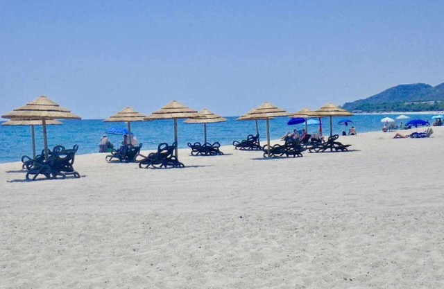 Casa a 40m de la playa, a pie de servicios. Port Aventura a los 18 minutos.