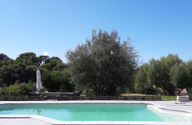 CASA F4 CON PISCINA EN EL PAÍS