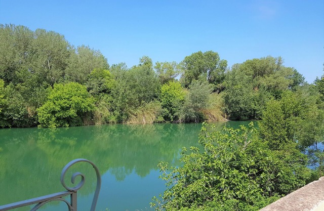 Casa frente al río - cerca del Pont du Gard, Uzès, Nimes, Aviñón, Arles ..