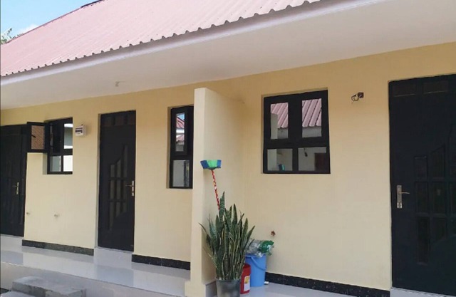 house, family stay, Masai guard, kitchen utensils, private washrooms