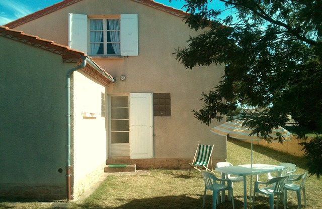 House floor with private garden and barbecue