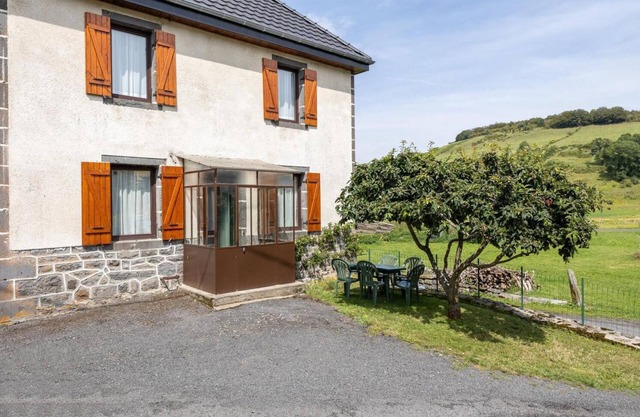 House for 5 people in a valley in the Parc des Volcans d'Auvergne