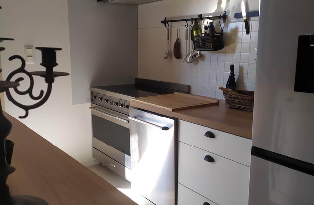 House for 6 people 2 km from the lake and 7 km from the ocean. In Azur near Messanges