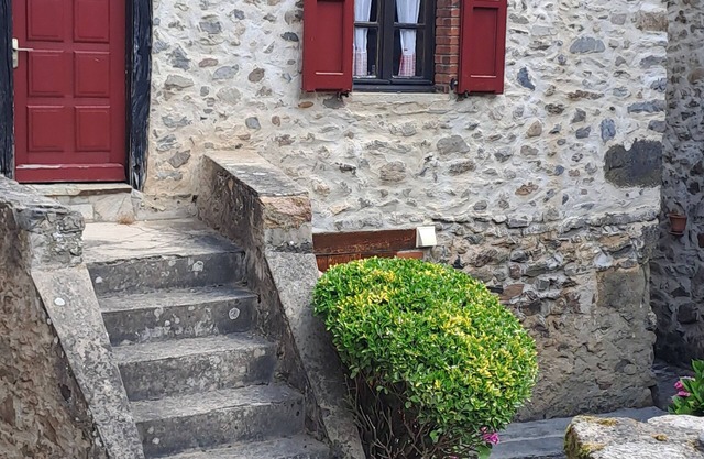House for rent by the river in a peaceful hamlet