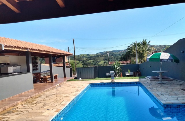 Casa de temporada ubicada entre lindaia sp y aguas de lindaia.
