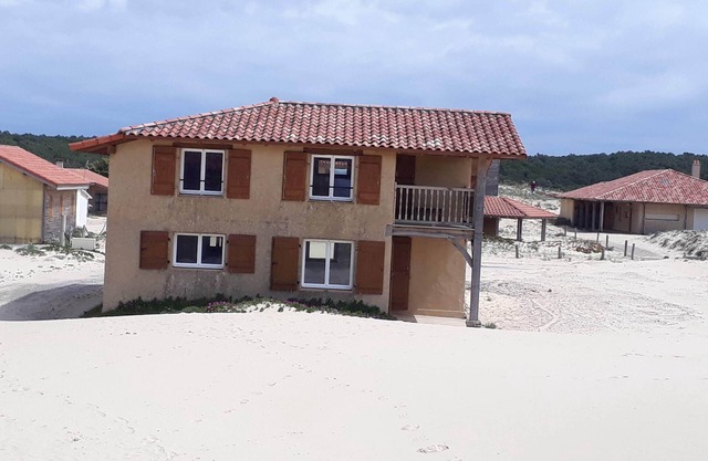 HOUSE ON THE DUNE SLEEPS 5