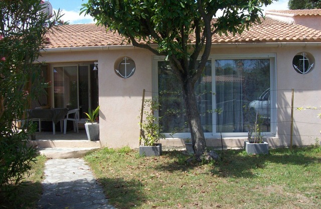 Villa 70M2 con jardín 500M² - Pies de ensueño en el agua en la playa de arena fina