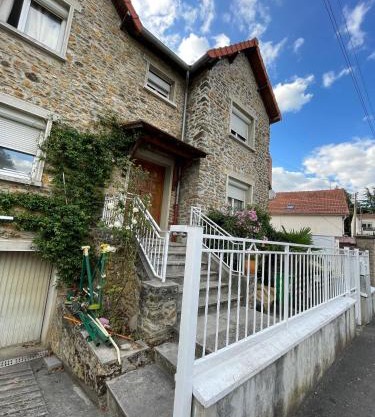 House Garden near Paris Roissy Calm zone