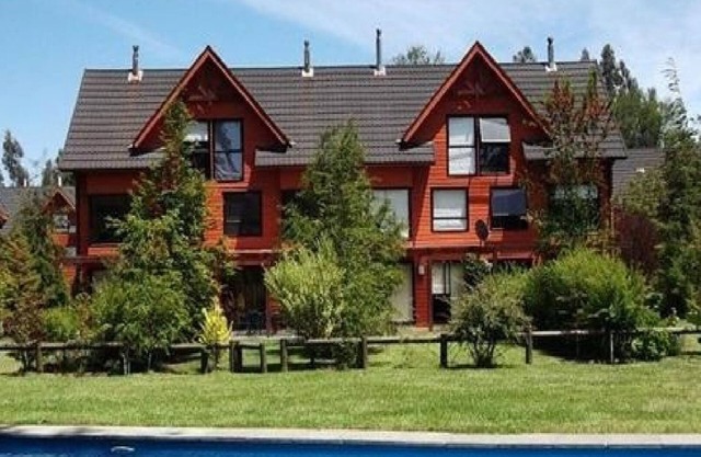 Casa Hacienda Puerto Pucon en Condominio Privado 3 Piscinas estacionamiento