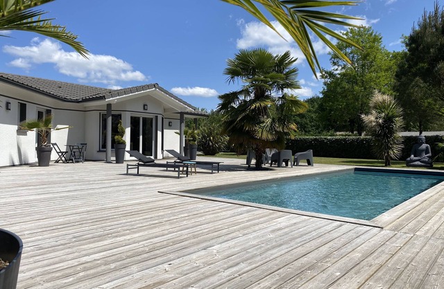 House heated pool near beaches