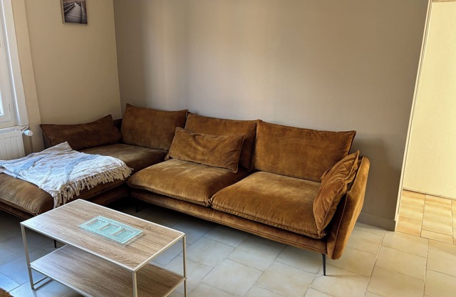 House ideal for family or employees 4 bedrooms, garden, garage, fireplace