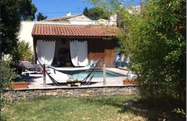 House in a small building with private pool