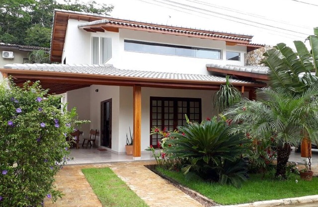 Casa en cond. 5 habitaciones con 3 suites, todas con aire, piscina y parrillas