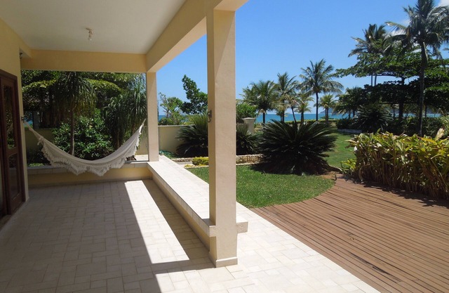 Casa en condominio para toda la familia, pie en la arena en Guaecá