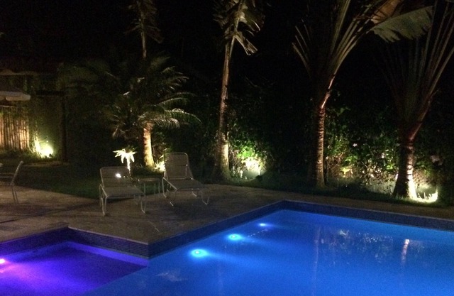 Casa en condominio en el bosque atlántico. Piscina / Barbacoa / Sirvienta / Wi-fi