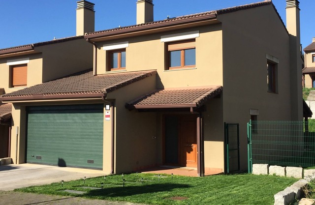 Casa en urbanización Costa Miño Golf, La Coruña.