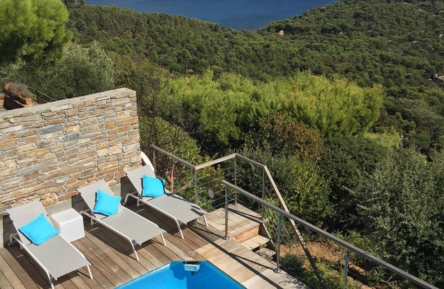 Casa en dominio privado de Gaou Bénat, excepcional vista al mar, piscina