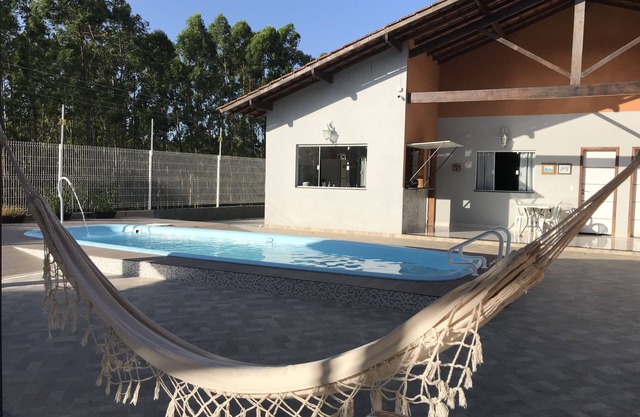 Casa en Meaípe 03 suites individuales + piscina + quiosco de barbacoa