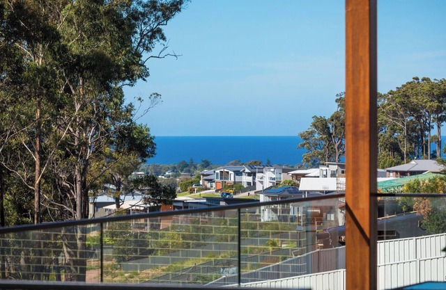 House in Mirador - new with a view!
