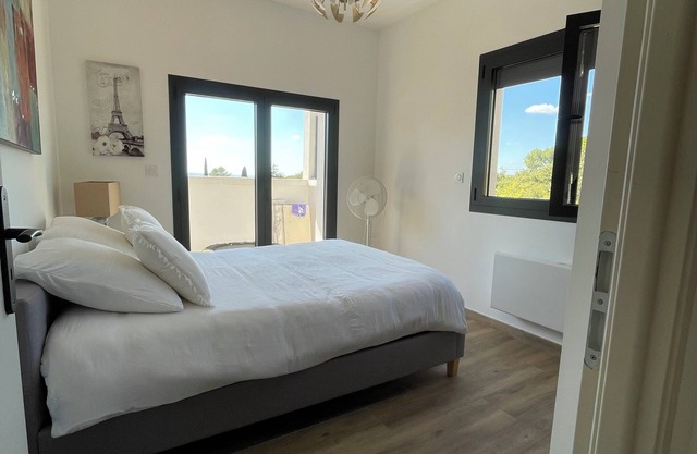 House in Nîmes, near the city center with all comforts and boule court