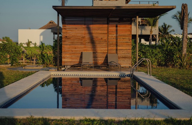 Casa en Puerto Escondido, Playa Palmarito: 3 recámaras 3 baños, alberca y jardín
