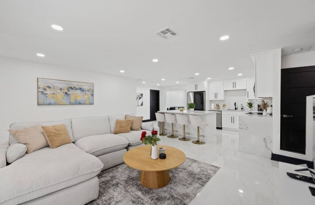 Charming 2-bedroom house with AC, WiFi in marvelous St. Petersburg