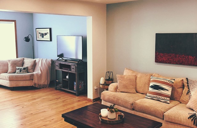 La casa está perfectamente situada para su viaje de negocios o para una escapada de fin de semana o más.