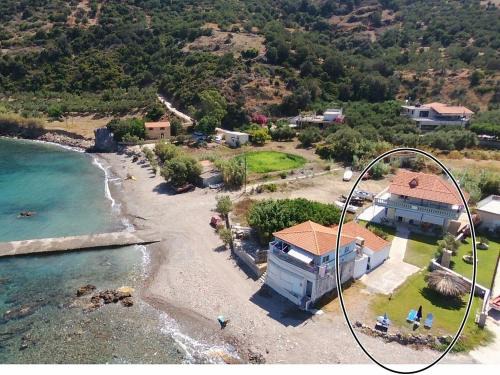 House just on the beach -included 2 canoe and 2 bicycles