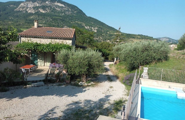 Maison "Le Vieil Olivier" con vistas a las montañas, piscina compartida y Wi-Fi