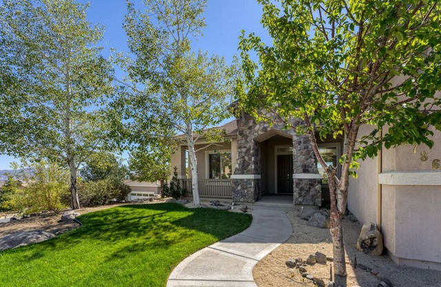 House located in a Guard Gated Community of Arrowcreek