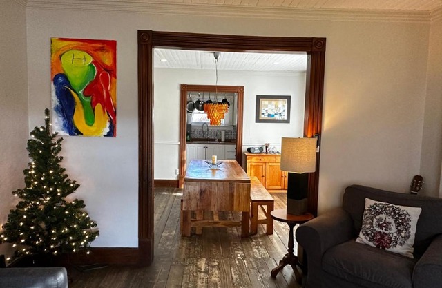 House & loft, pool table, ping-pong, fireplace, AC