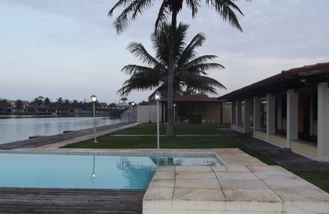 Ojiva Casa de Lujo Cabo Frío, con piscina, barbacoa, chimenea, campo de hierba