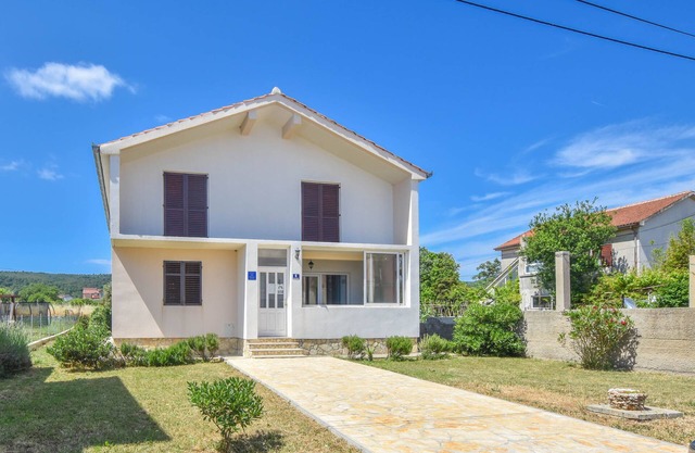 House Marko (82821-K1) - Nevidane - island Pasman