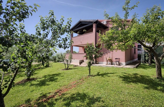 3 habitaciones, bonitas vistas sobre la naturaleza, 2 apartamentos.