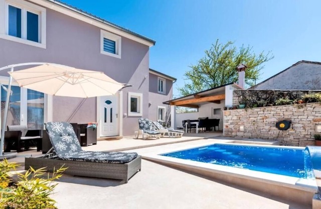 House Nina (97125-K1) - Zminj
