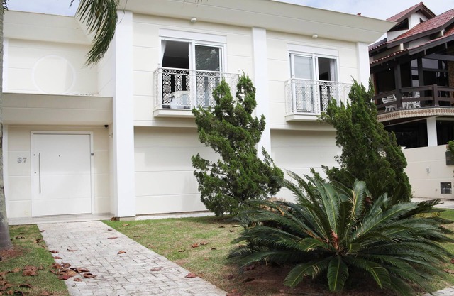 Casa de 05 suites, excelente zona de ocio y ubicación inmejorable!